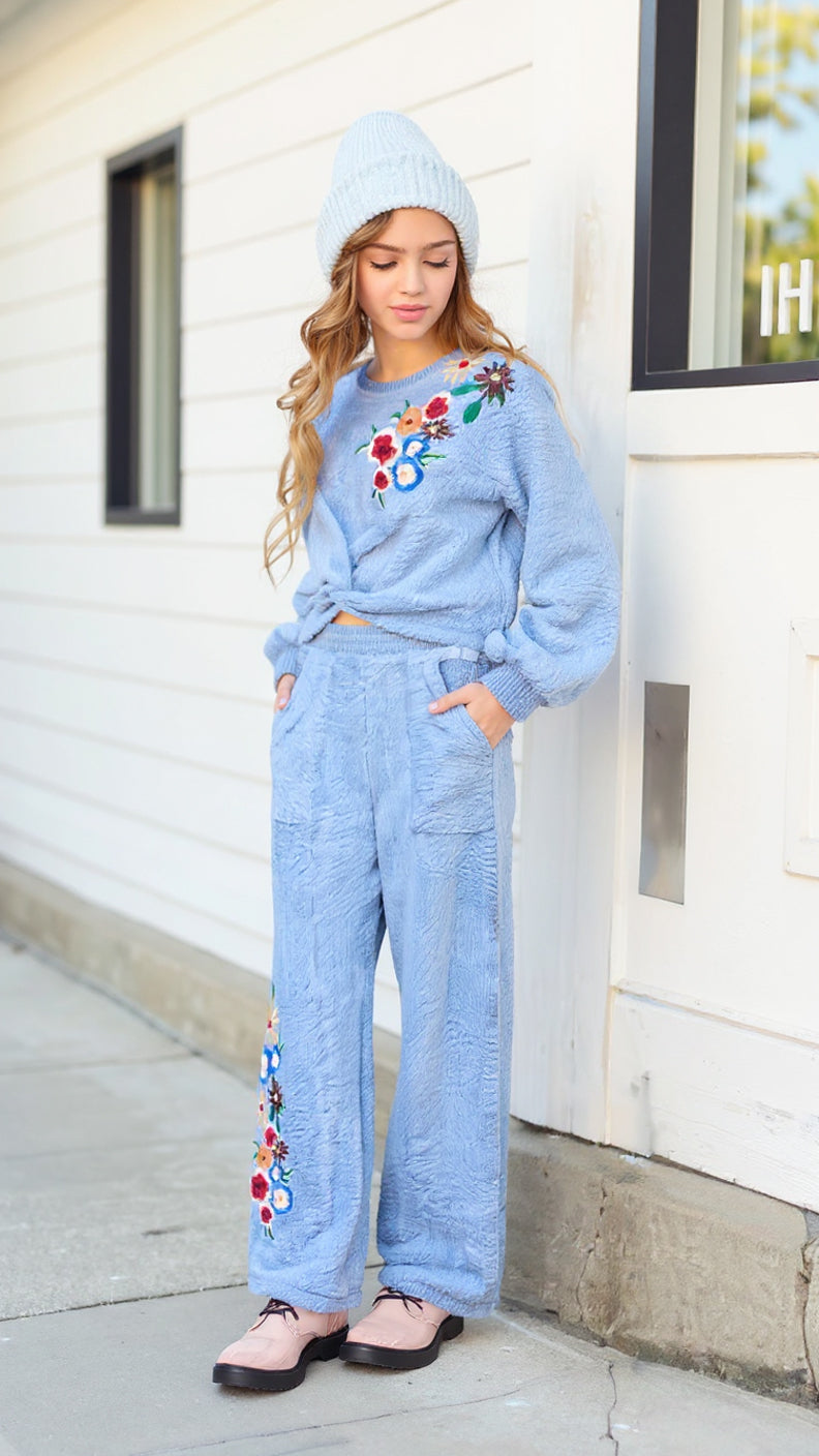 TWIST FRONT FUZZY SWEATSHIRT WITH EMBROIDERY