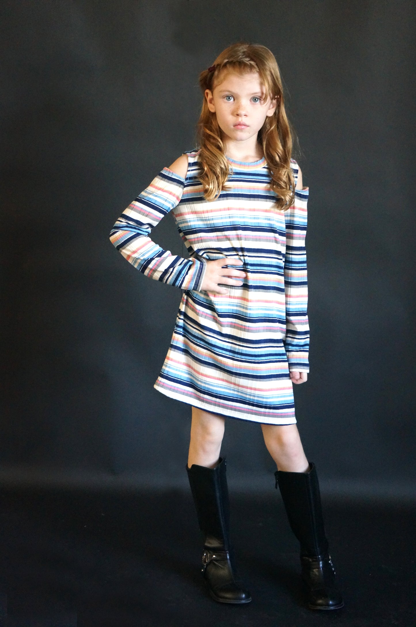 COLD SHOULDER LONG SLEEVE KNIT DRESS WITH ROUND NECK