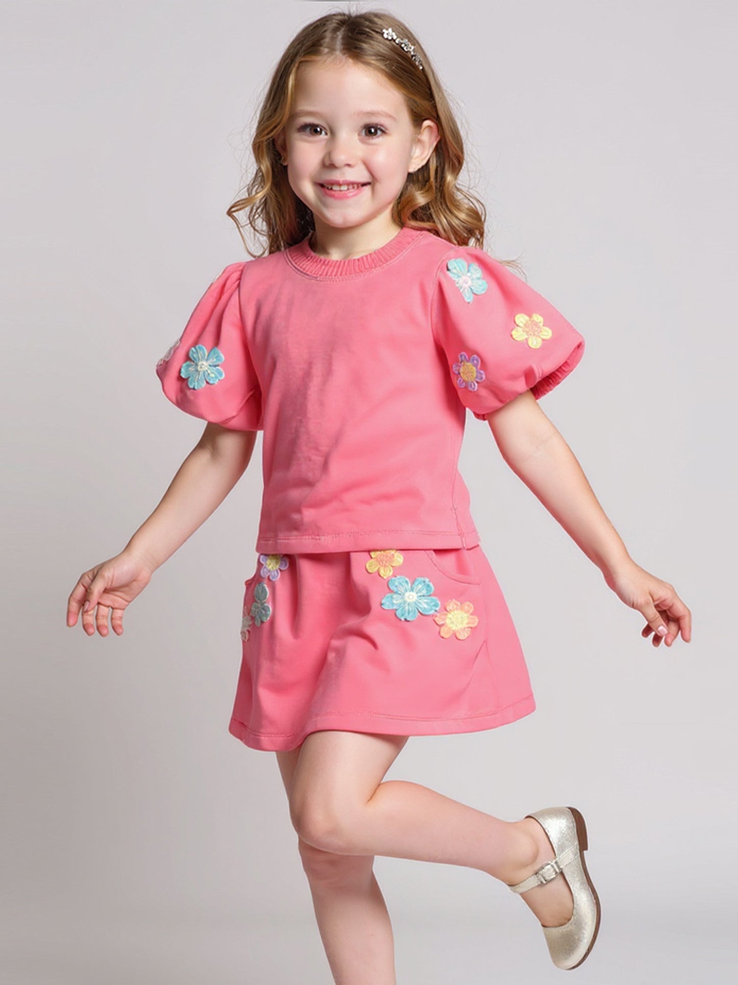 PUFF SLEEVE TOP W/ FLOWER TRIM DETAIL