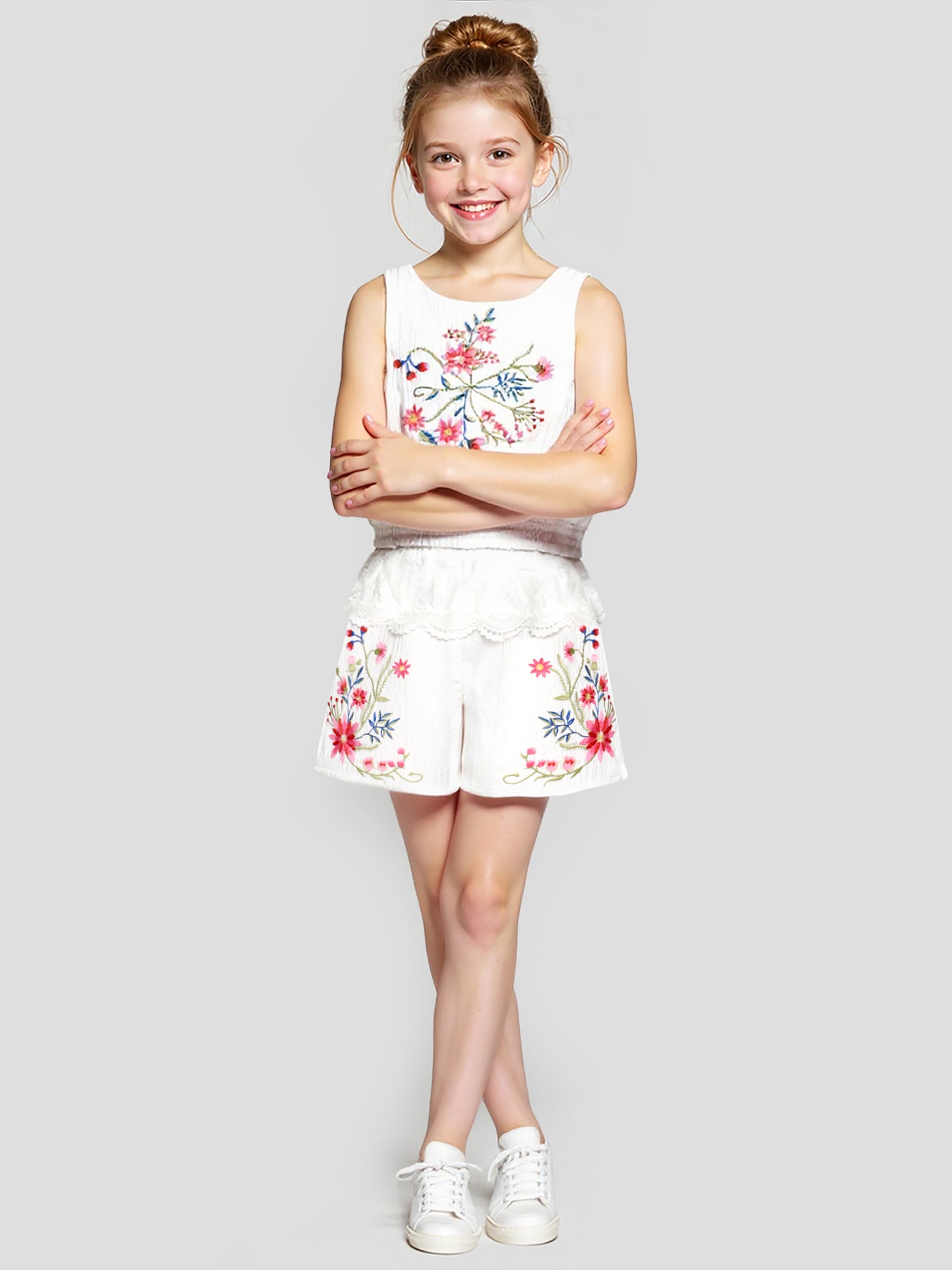 EMBROIDERED FLORAL SHORTS W/ LACE TRIM