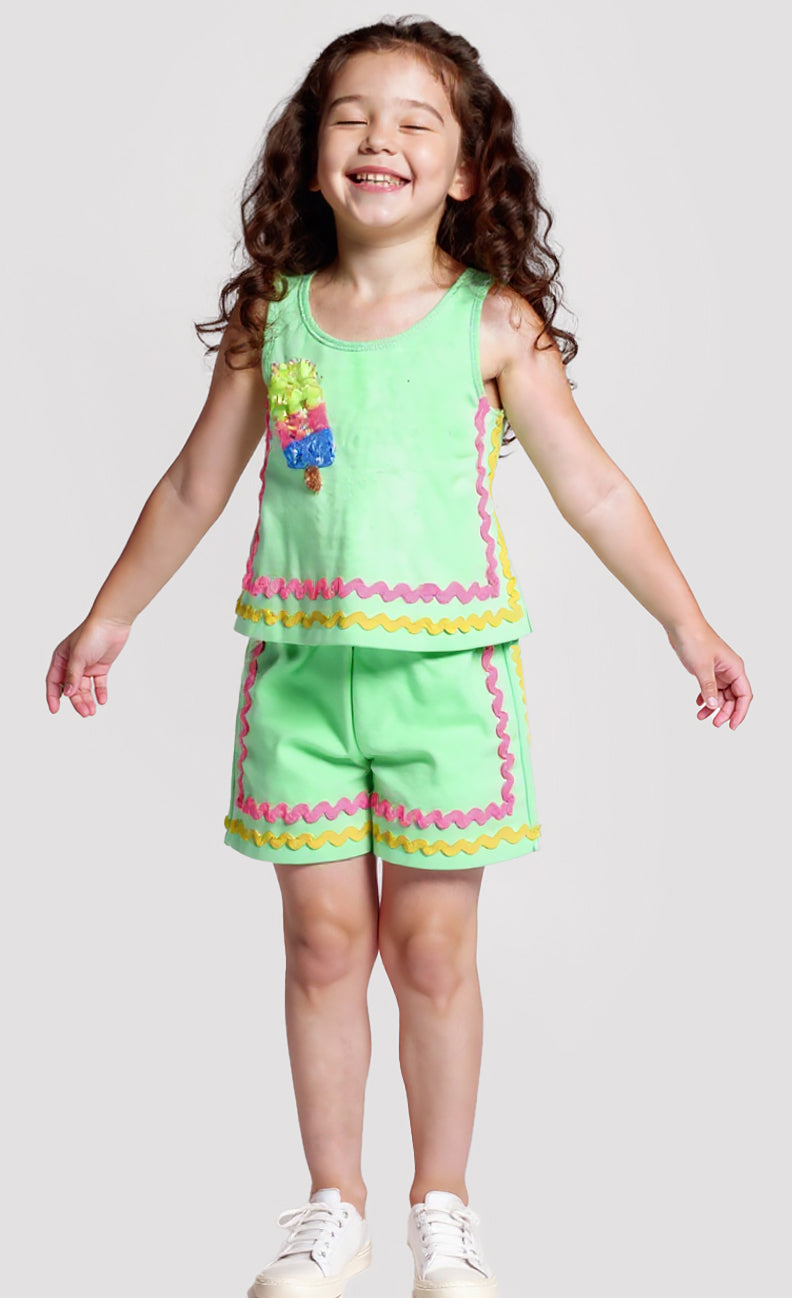 SHORTS W/ RIC RAC TRIM DETAIL