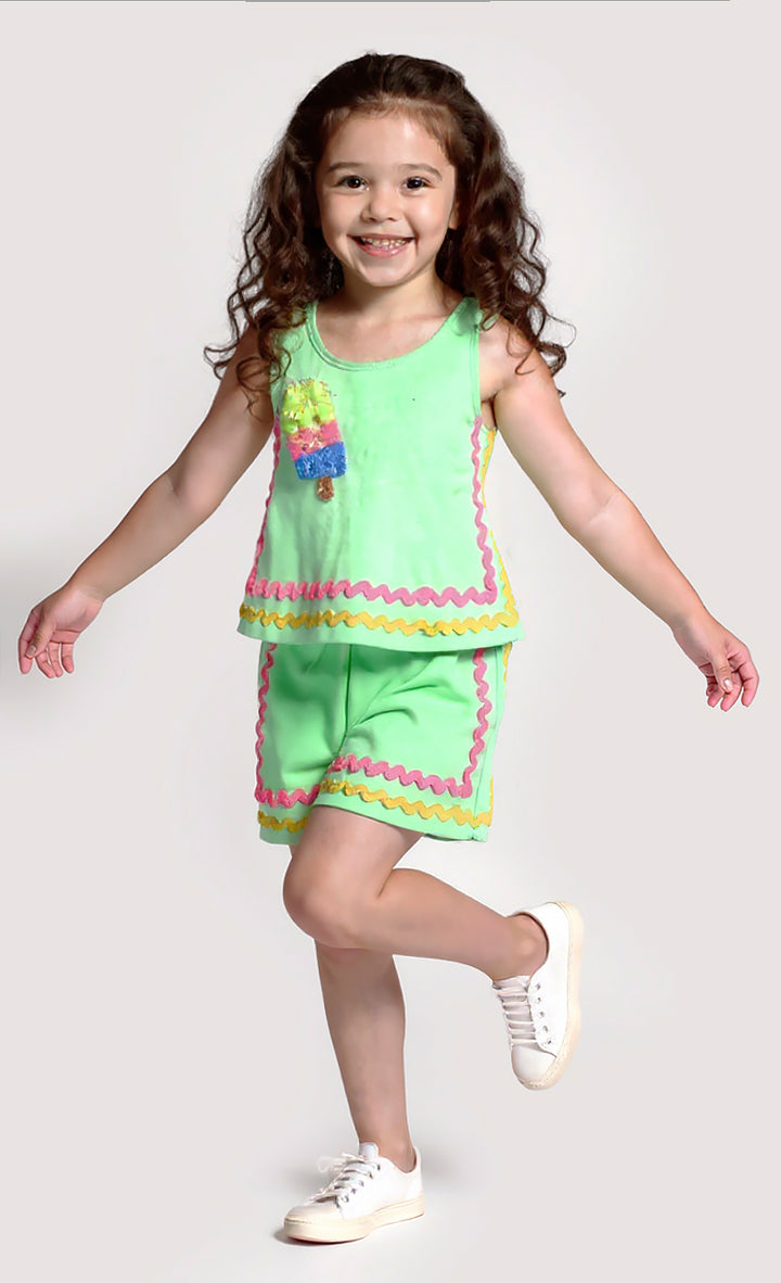 SHORTS W/ RIC RAC TRIM DETAIL