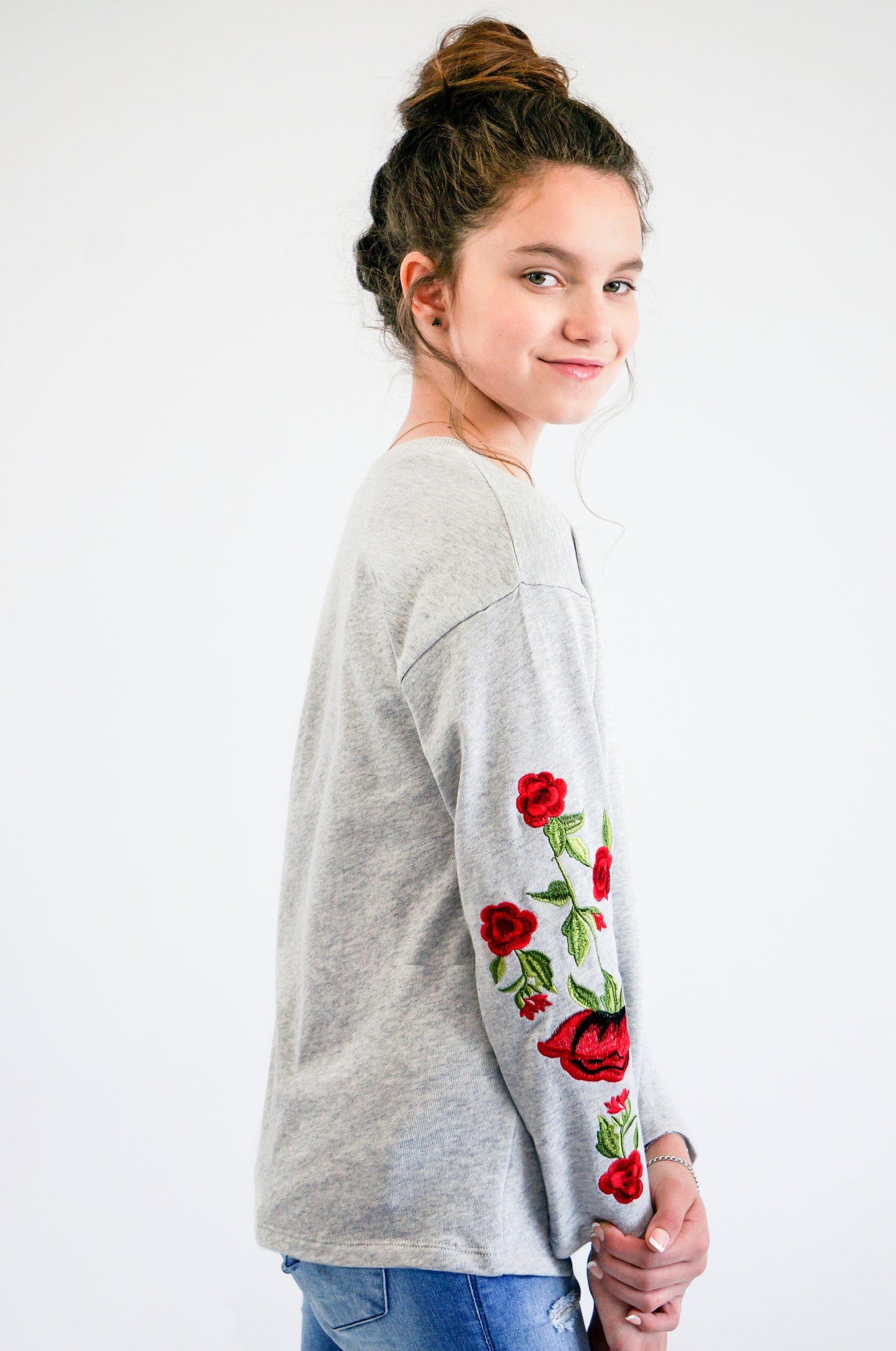 SWEATSHIRT WITH ROSE EMBROIDERED SLEEVE