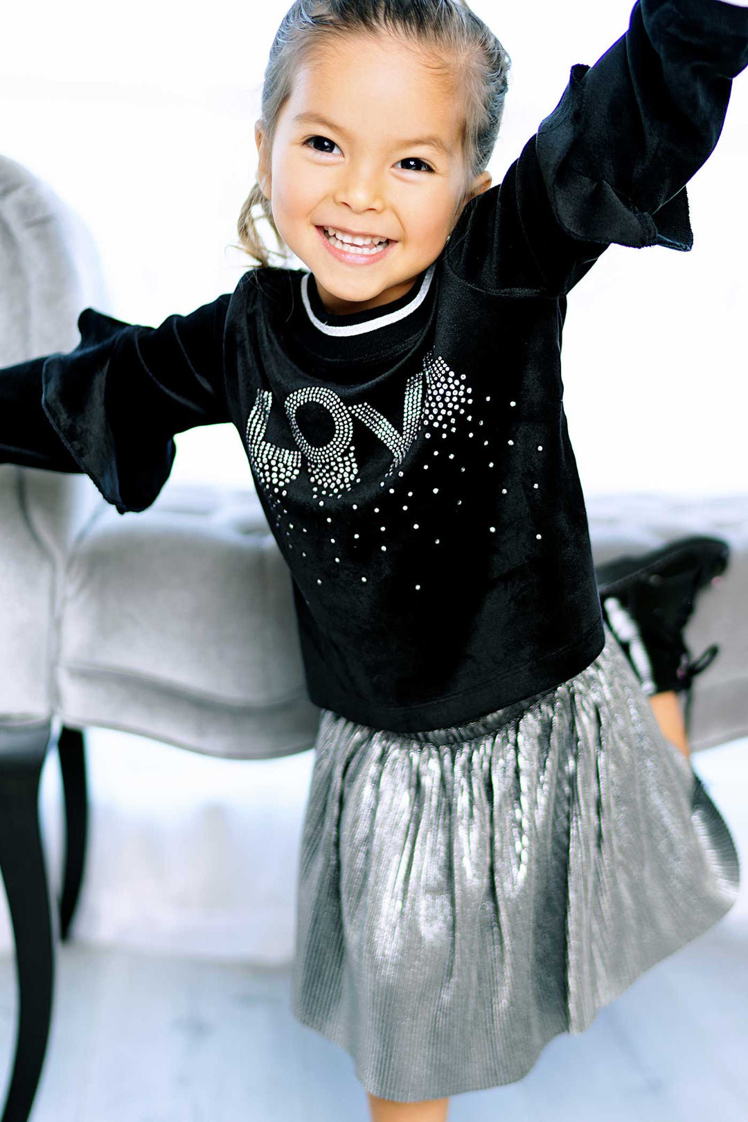 Baby sara Baby Girl's Velour Rhinestone Love Ruffle Shirt